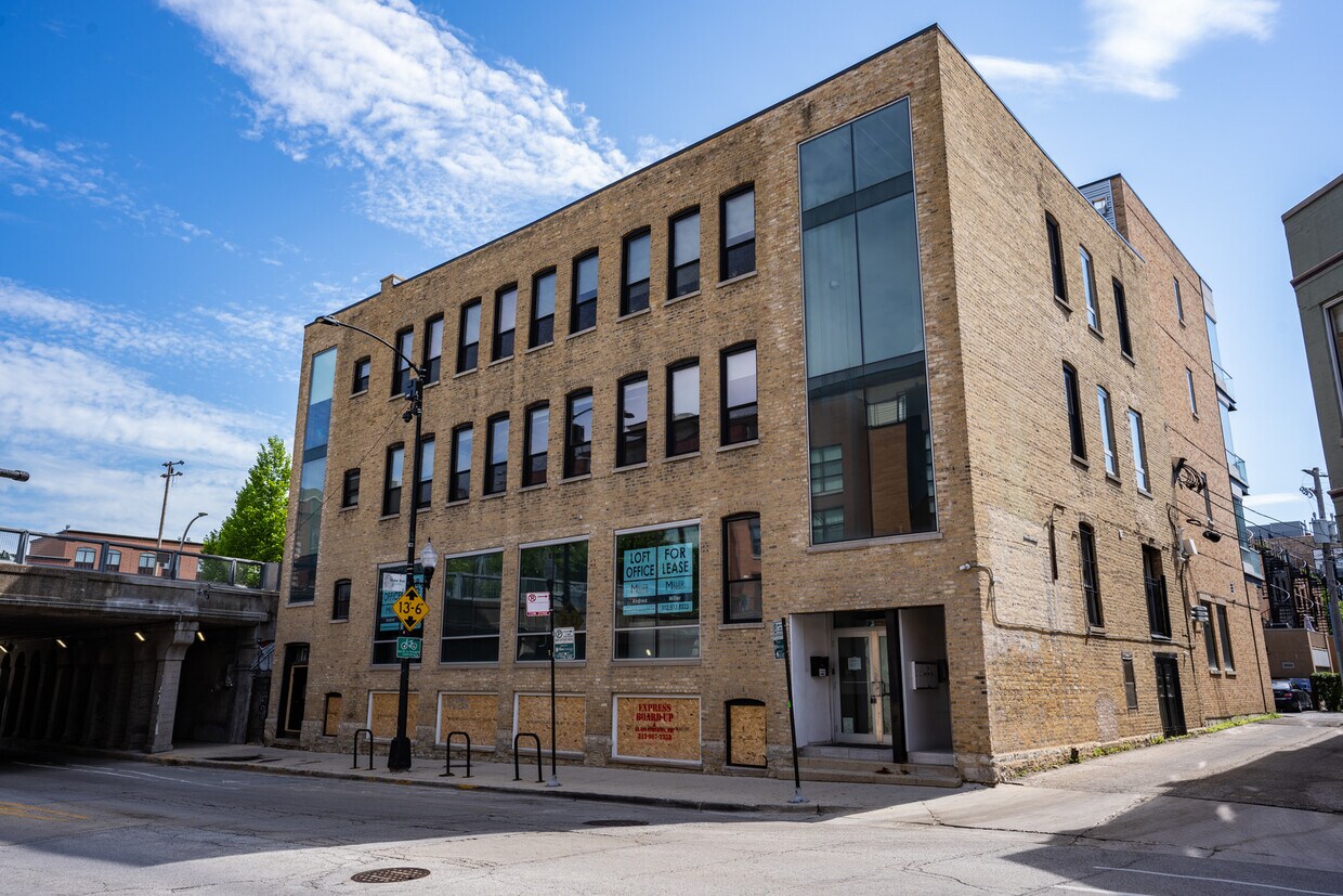 Primary Photo - 1755 N Damen Ave