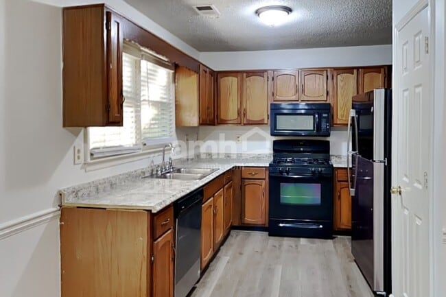 Foto del edificio - 2442 Country Lake Ln