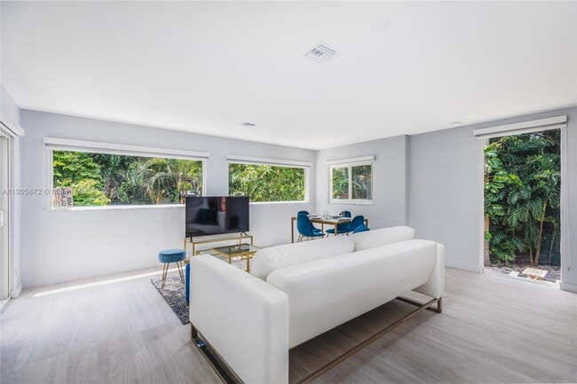 Foto del edificio - 2742 Coacoochee St