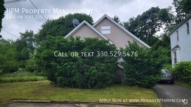 Building Photo - 1360 8th Ave
