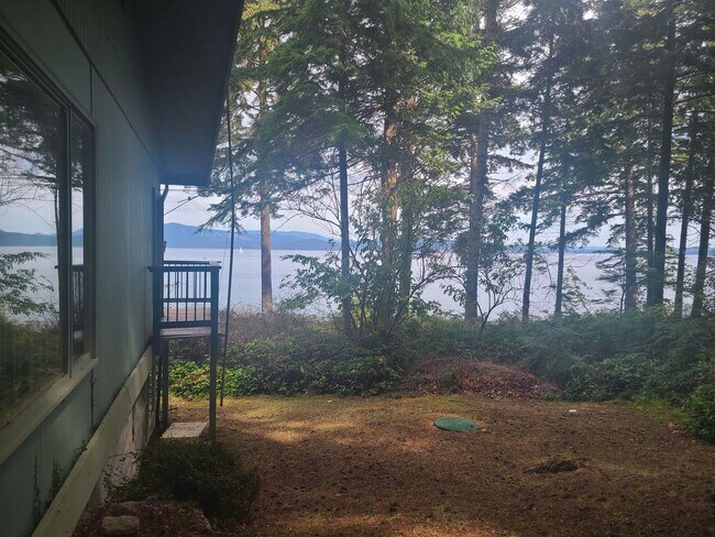 Building Photo - Charming Waterfront Cabin on San Juan Driv...