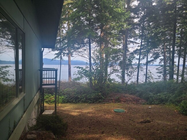 Foto del edificio - Charming Waterfront Cabin on San Juan Drive