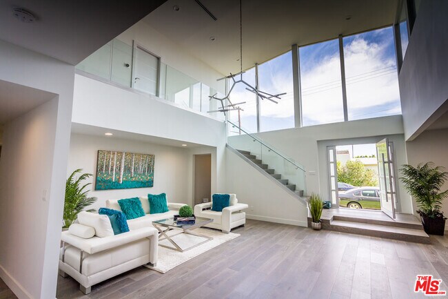 Foto del edificio - 12041 Huston St