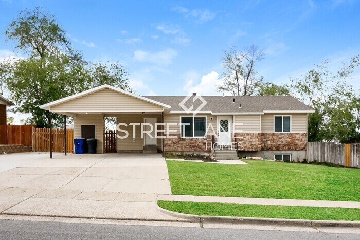 Primary Photo - 6 Bedroom in Kearns!