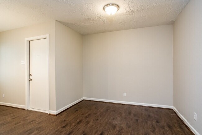 Foto del edificio - 3206 Teakwood Cir