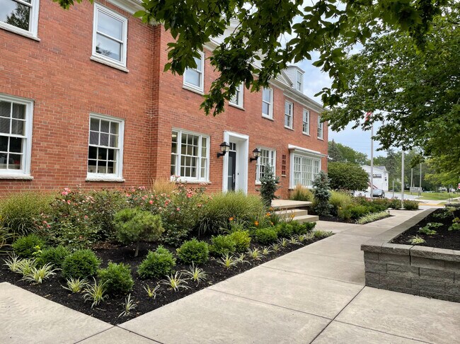 Building Photo - 501 N Russell St - Meals Included $5000 Value