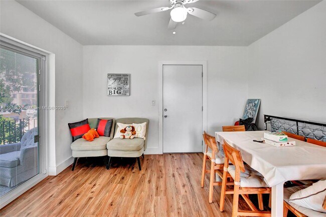 Foto del edificio - 458 SW 9th St