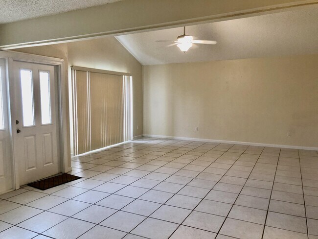 Building Photo - 7247 Albany Rd