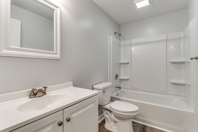 Foto del edificio - Beautiful Newly Renovated 3 Bedroom 2 Bath...