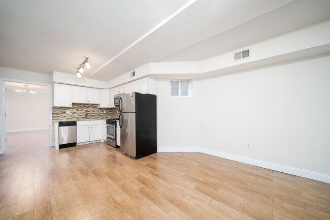 Building Photo - 149 Webster Ave