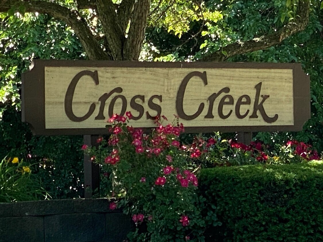 Foto del edificio - 841 Cross Creek Ct