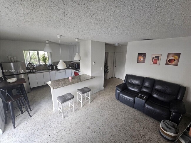 Foto del edificio - 1241 NW 6th St