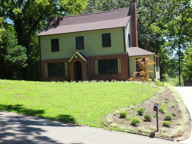 Building Photo - 514 Forest Hills Blvd