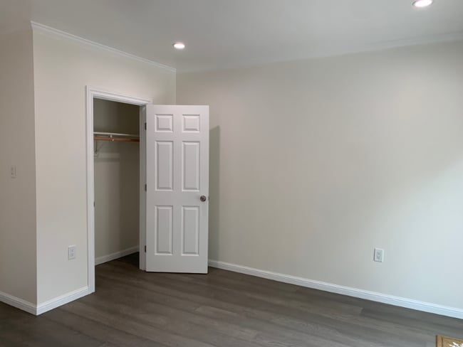 Building Photo - 45 Pinehurst Way