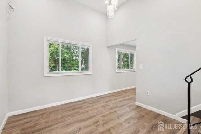 Building Photo - 5 E Waverly Dr