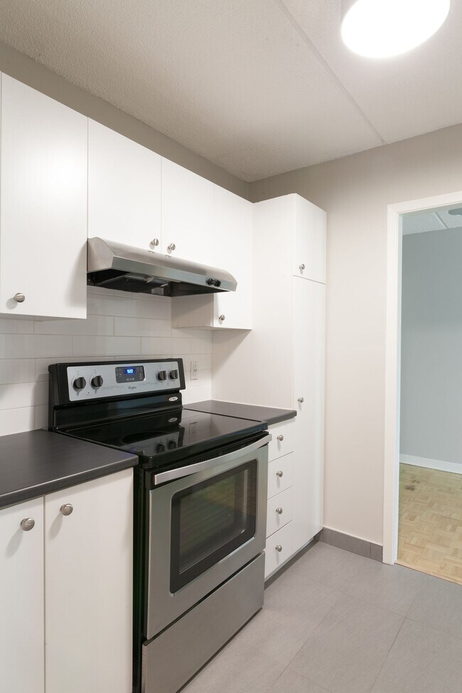Building Photo - 1550 Avenue Filion