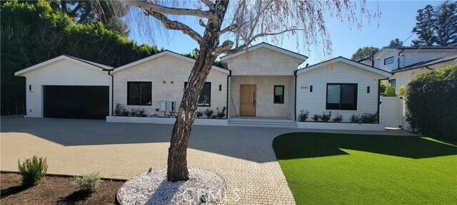 Foto del edificio - 5061 Woodley Ave