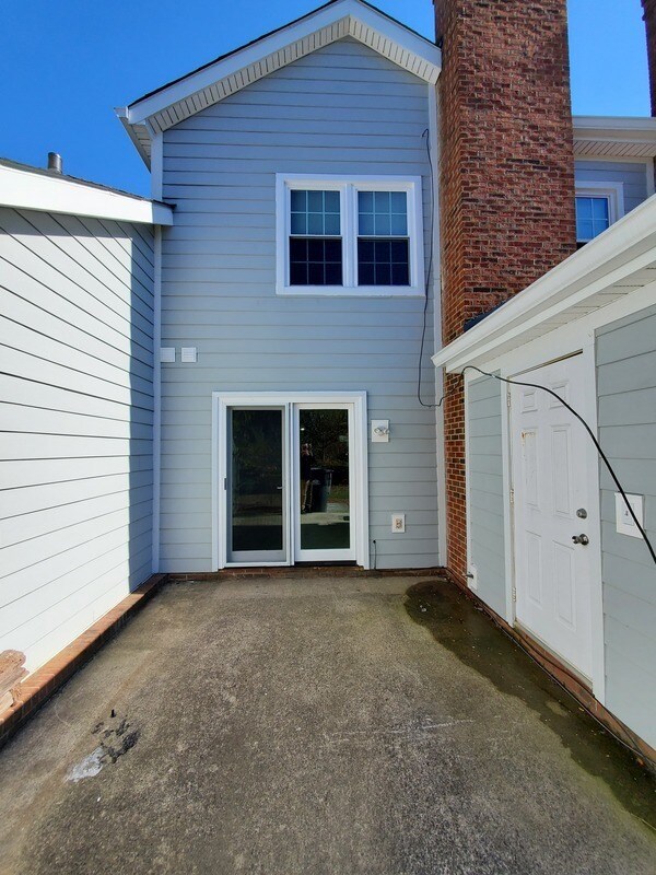 Foto del edificio - 9334 Kings Falls Dr