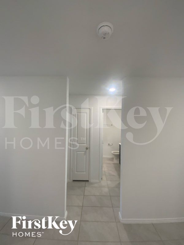 Building Photo - 5430 Bristle Leaf Dr