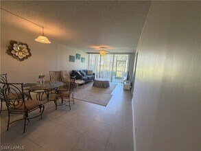 Building Photo - 1085 Forest Lakes Dr