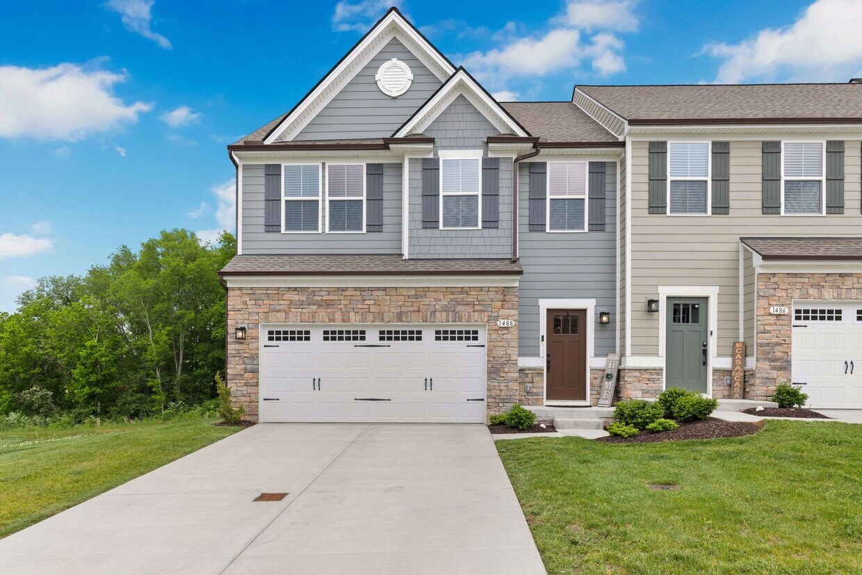 Primary Photo - Secluded 3 Bedroom Townhome