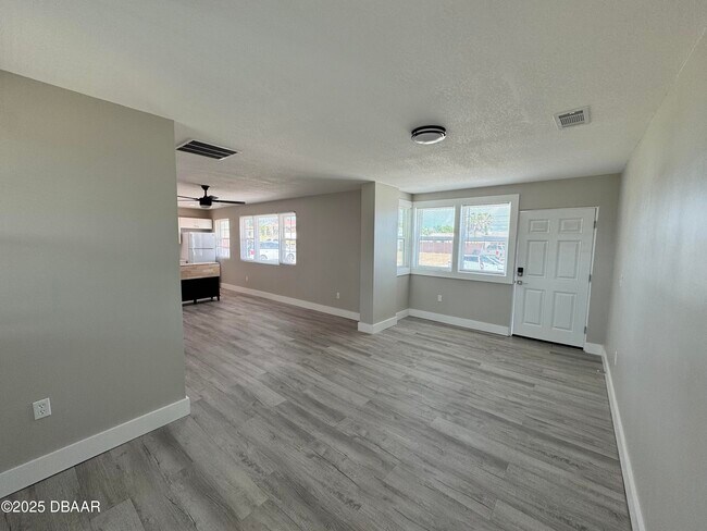 Foto del edificio - 127 Moore Ave