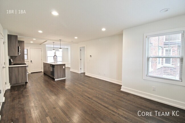 Building Photo - 1 Bedroom with Balcony at Roanoke Apartments