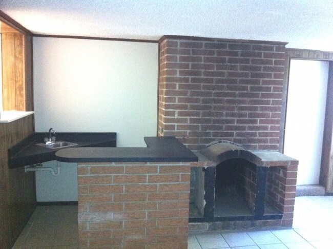 Building Photo - 1261 Arlingwood Ave