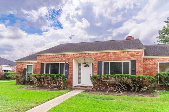 Building Photo - 8819 Hazen St
