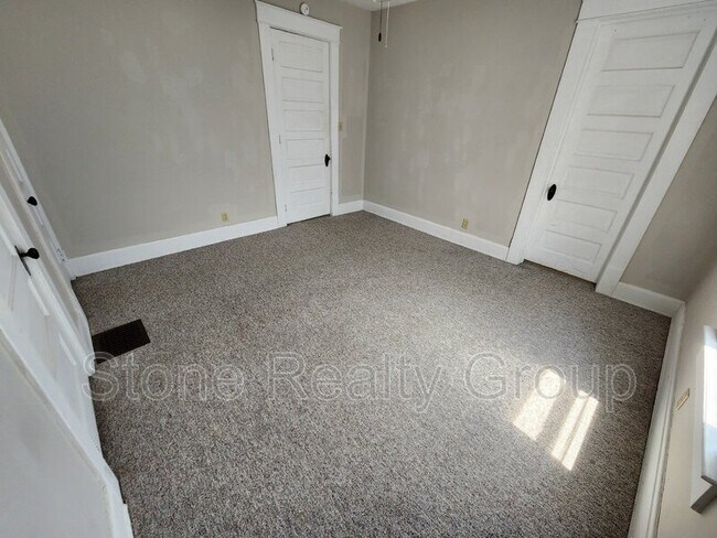 Building Photo - 22 Blakely Ave