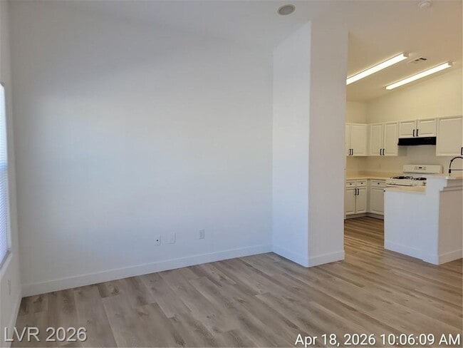 Building Photo - FANTASTIC SOUTHWEST TOWNHOME IN A GATED COMMUNITY!