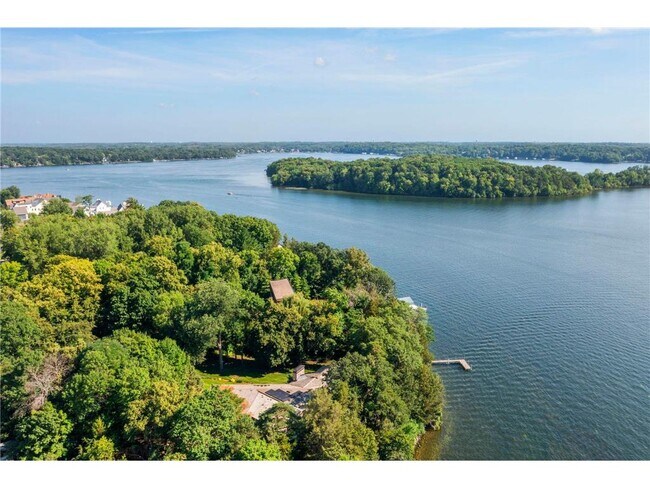 Foto del edificio - 3942 Enchanted Ln