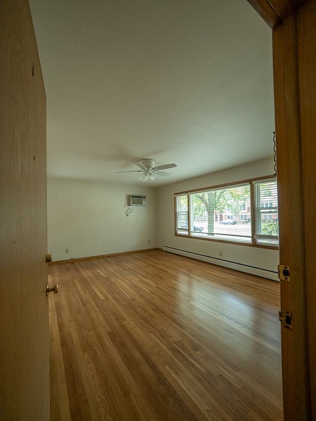 Living room - 513 N Midvale Blvd
