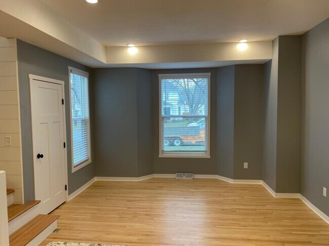 Building Photo - 201 9th Ave S