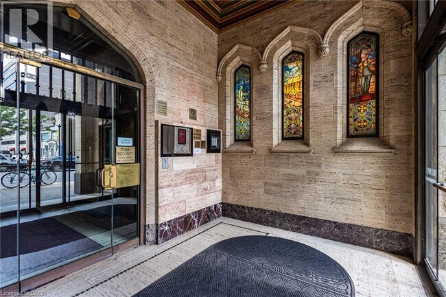 Photo du bâtiment - 36 James St S