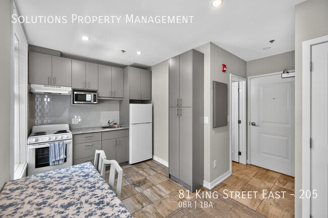 Photo du bâtiment - Furnished Bachelor Apartment - Move-In Ready!