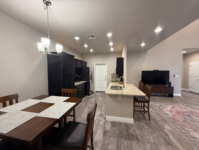 Building Photo - Fully Furnished 4 Bedroom 3 Bathroom Home