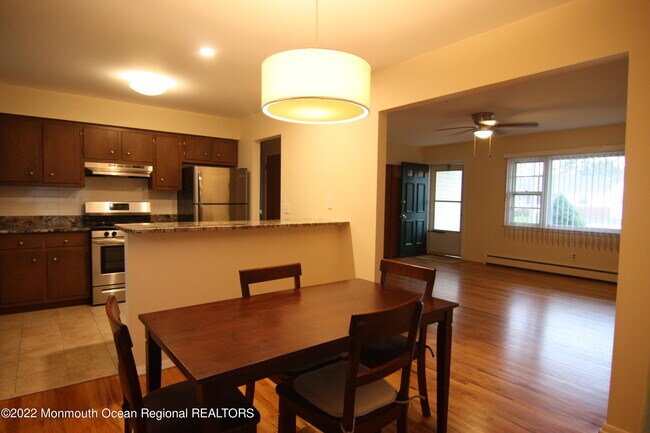 Foto del edificio - 1061 Edgebrook Dr S