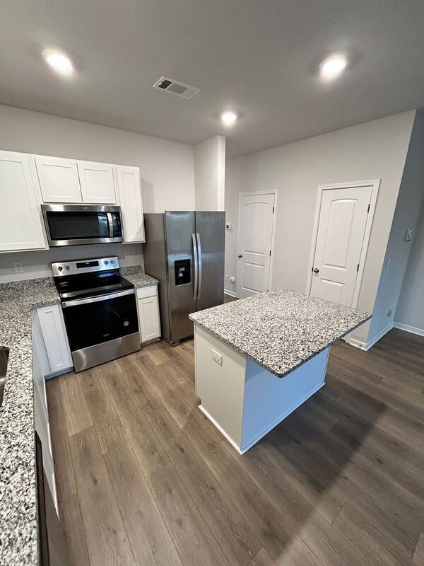 Building Photo - 136 Cecil Rd