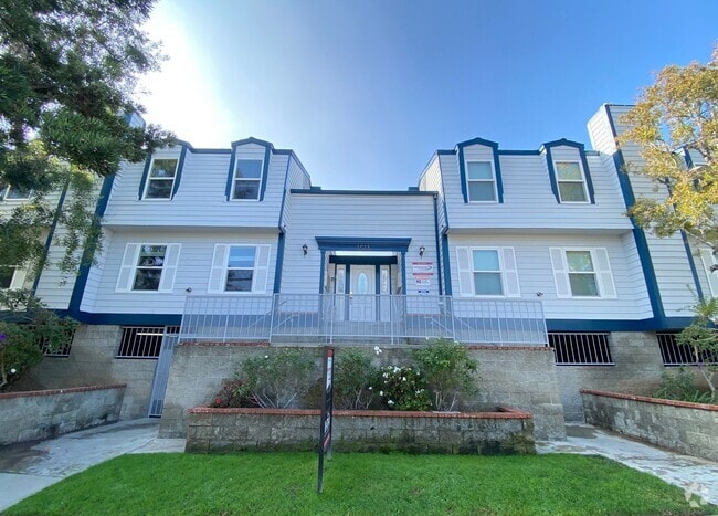 Building Photo - 1611 S Bundy Dr