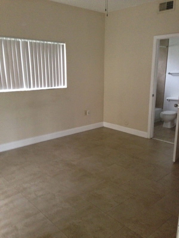 Foto del edificio - 2445 SW 18th Terrace