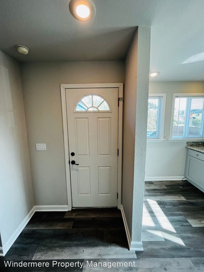 Building Photo - 3 br, 1.5 bath House - 19573 2nd Avenue NE