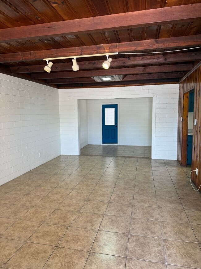 Building Photo - 2546 E Copper St