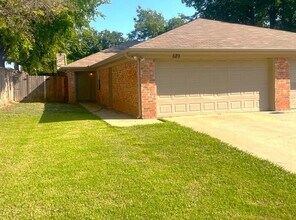 Building Photo - 689 Lantana Dr