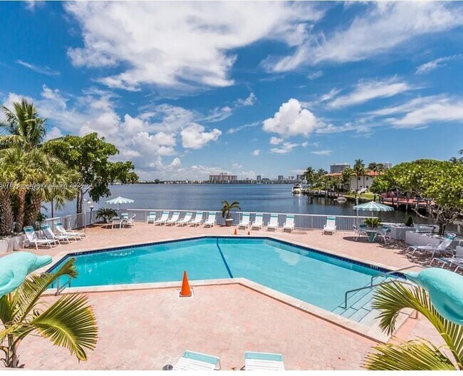 Foto del edificio - 2841 NE 163rd St