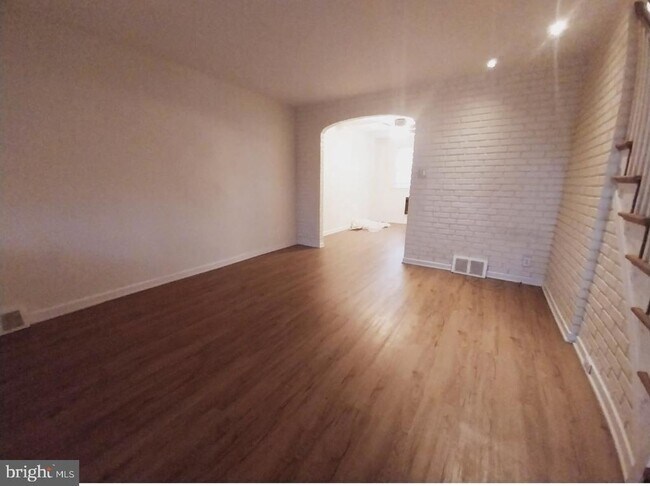 Building Photo - 5005 Loretto Ave