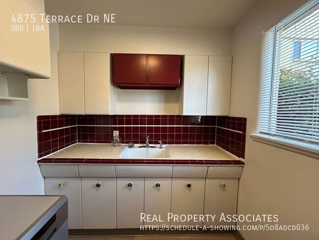 Foto del edificio - 4875 Terrace Dr NE