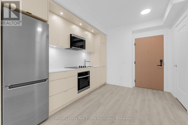 Building Photo - 60 Central Park Roadway