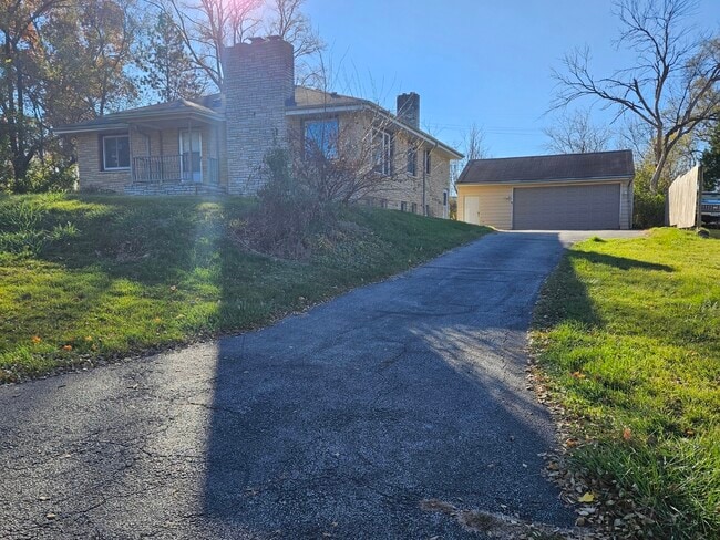 Building Photo - 811 Hoyle Rd