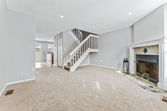 Foto del edificio - 9695 W Chatfield Ave